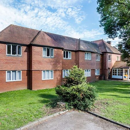 Travelodge Walton On Thames エクステリア 写真